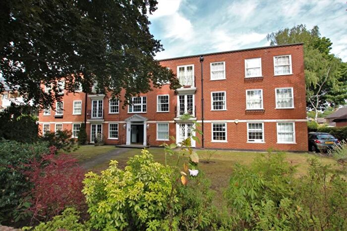 3 Bedroom Flat To Rent In Weybridge, Surrey, KT13