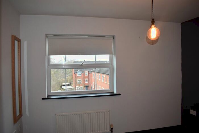 2 Bedroom Flat To Rent In Clarkson Close, Nuneaton, CV11