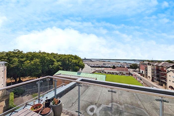 2 Bedroom Apartment To Rent In Oceana Boulevard, SO14