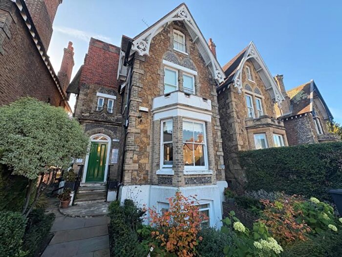 1 Bedroom Flat To Rent In Epsom Road, Guildford, GU1
