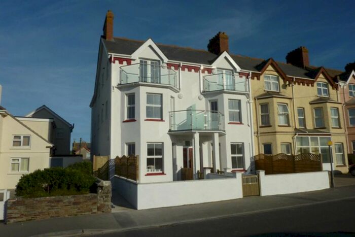 2 Bedroom Flat To Rent In Downs View, Bude, EX23