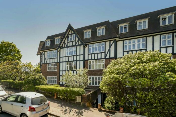 4 Bedroom Flat To Rent In Finchley Road, London, NW2