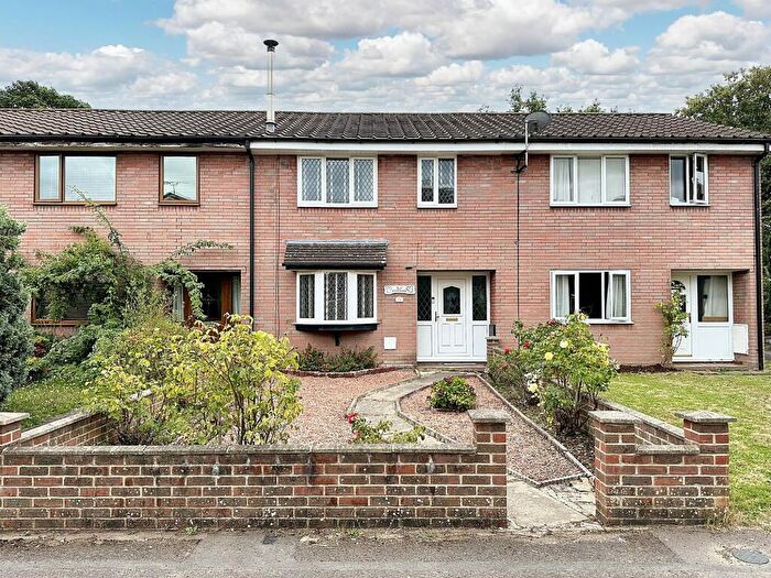 3 Bedroom Terraced House For Sale In Broomy Close, Dibden, SO45