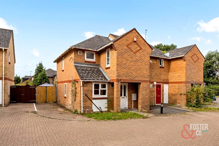 3 Bedroom End Of Terrace House For Sale In Moorhead Road, Horsham, RH12