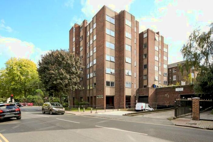 2 Bedroom Flat To Rent In St. Mary Le Park Court, Parkgate, London, SW11