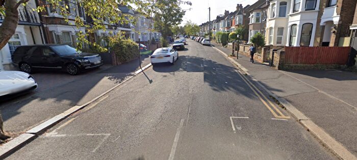 2 Bedroom Flat To Rent In Greenleaf Road, Walthamstow, London, E17