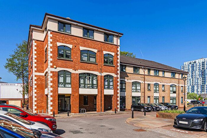 1 Bedroom Flat To Rent In Kensington House, Corner Hall, Hemel Hempstead, Hertfordshire, HP3