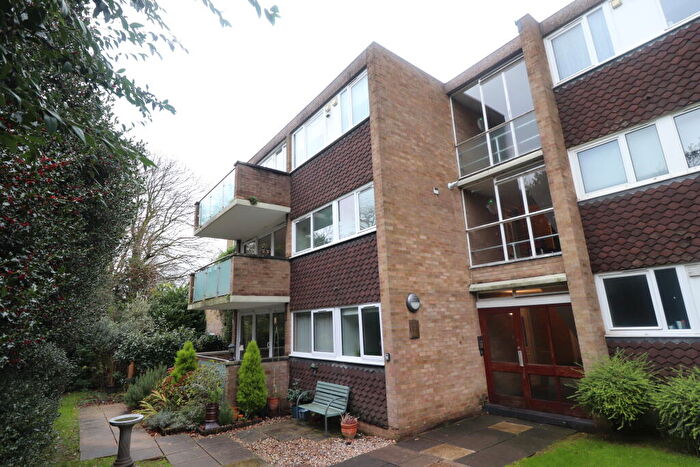 2 Bedroom Apartment To Rent In Sawyers Hall Lane - Brentwood, CM15