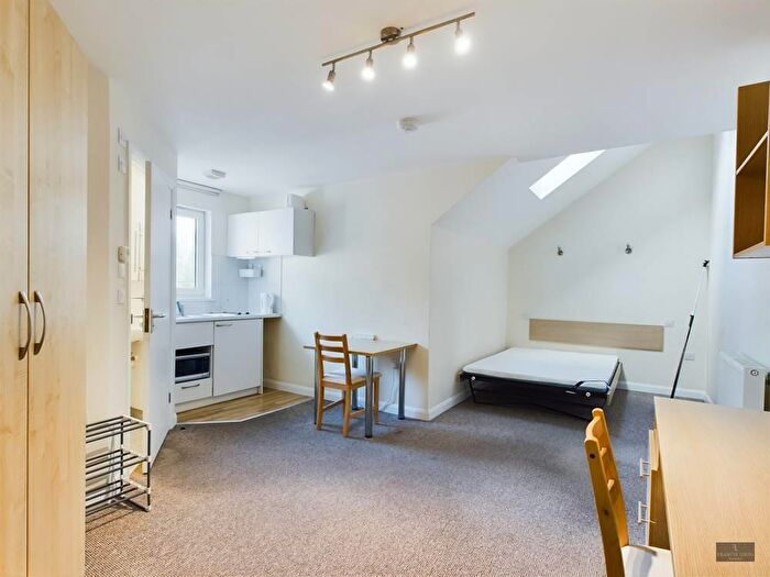 1 Bedroom Flat To Rent In Looe Road, Exeter, EX4