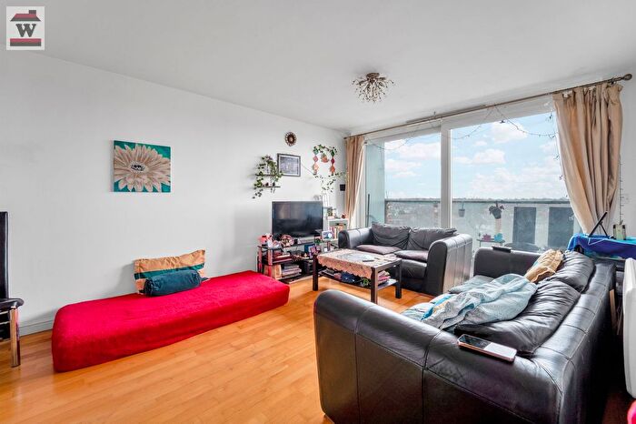 2 Bedroom Flat For Sale In Prince Regent Road, Hounslow, TW3