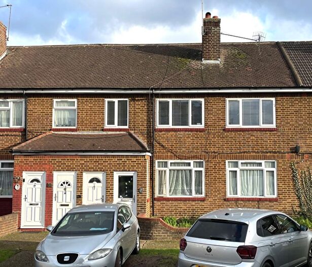 2 Bedroom Maisonette For Sale In Regal Court, Edmonton, N18