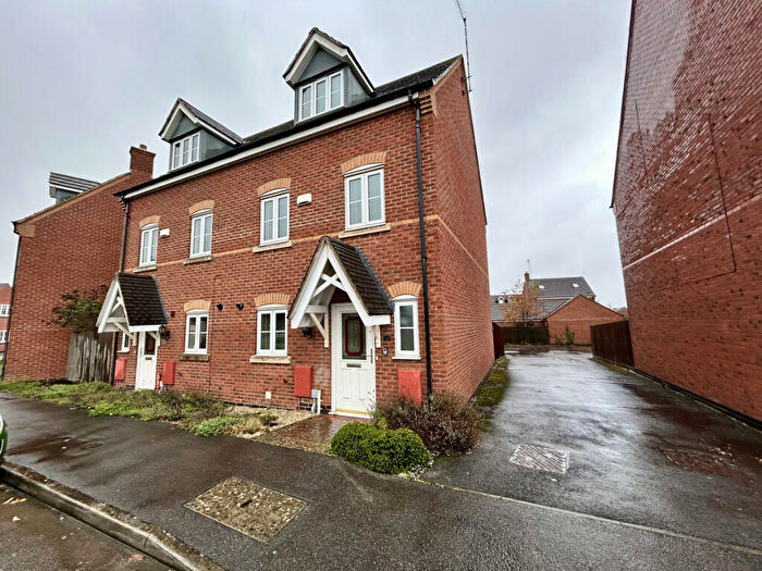 4 Bedroom Semi-Detached House For Sale In Belvoir Close, Stamford, PE9