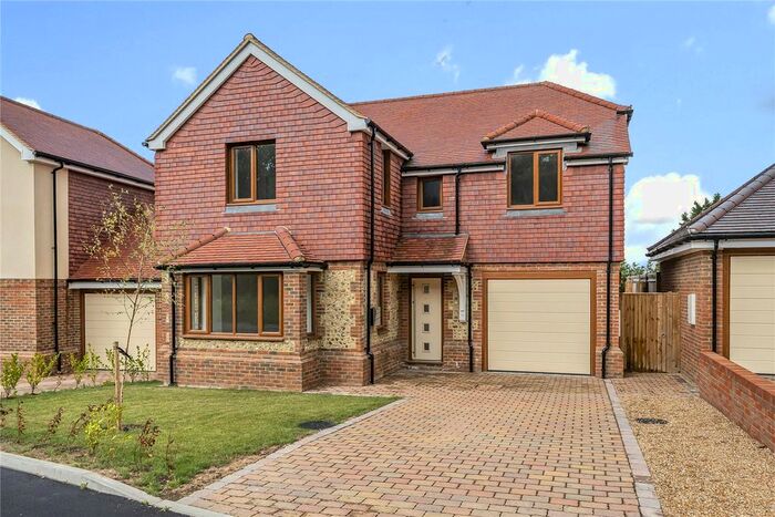 4 Bedroom Detached House For Sale In Starling View, Angmering, Littlehampton, West Sussex, BN16