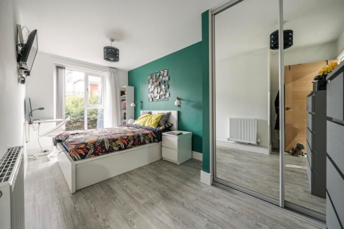 1 Bedroom Flat For Sale In High Wycombe, Town Centre, Buckinghamshire, HP11