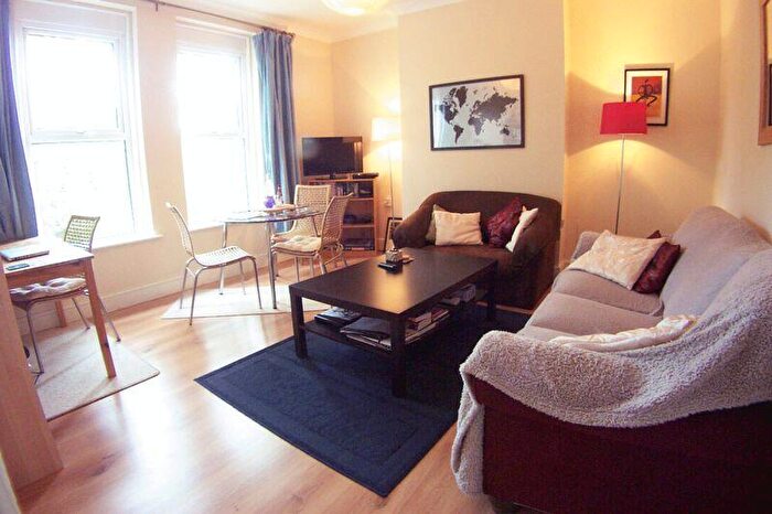 1 Bedroom Flat To Rent In Chapel Lane, Leeds, LS6