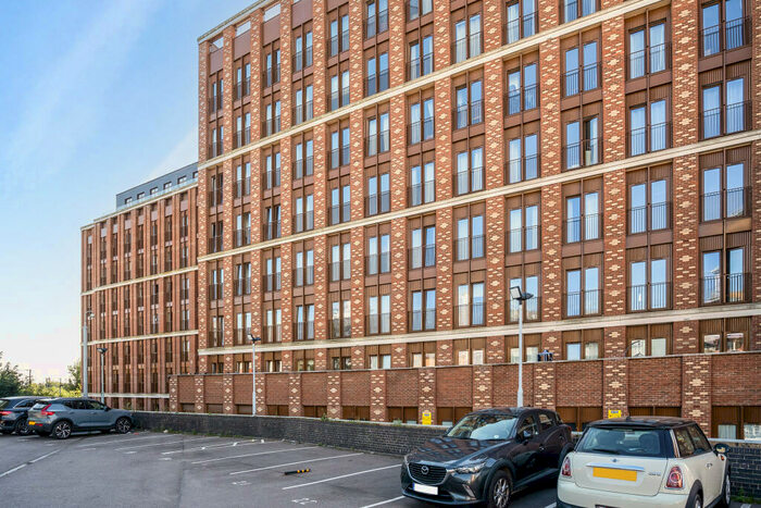 1 Bedroom Flat For Sale In Ziggurat House, Grosvenor Road, St. Albans, AL1