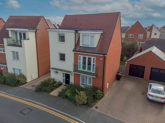 5 Bedroom Detached House To Rent In Brassie Wood, Chelmsford, CM3