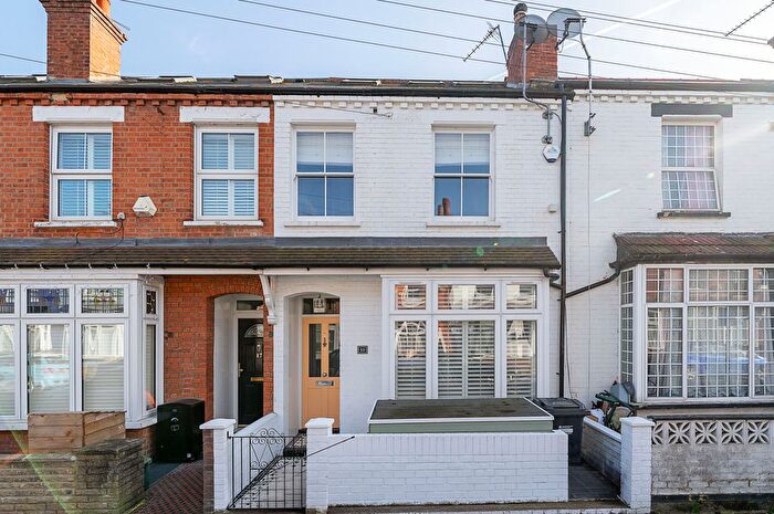 4 Bedroom Detached House For Sale In York Road, Brentford, TW8