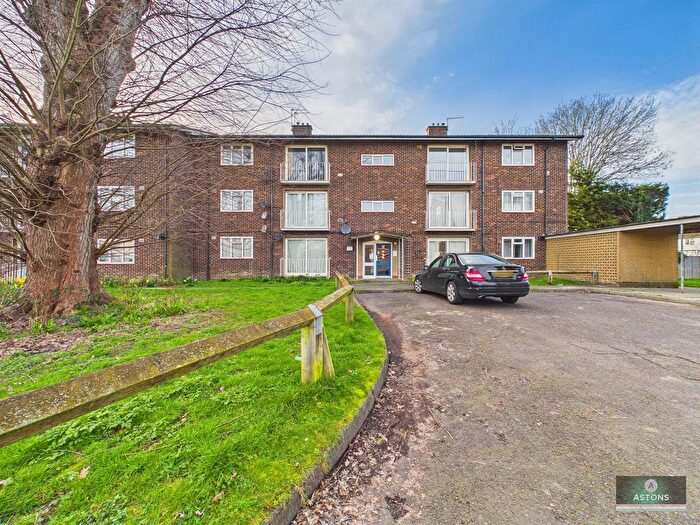 2 Bedroom Flat For Sale In Oak Way, Northgate, RH10