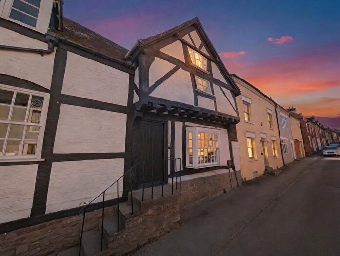 2 Bedroom Cottage For Sale In High Street, Newent, GL18