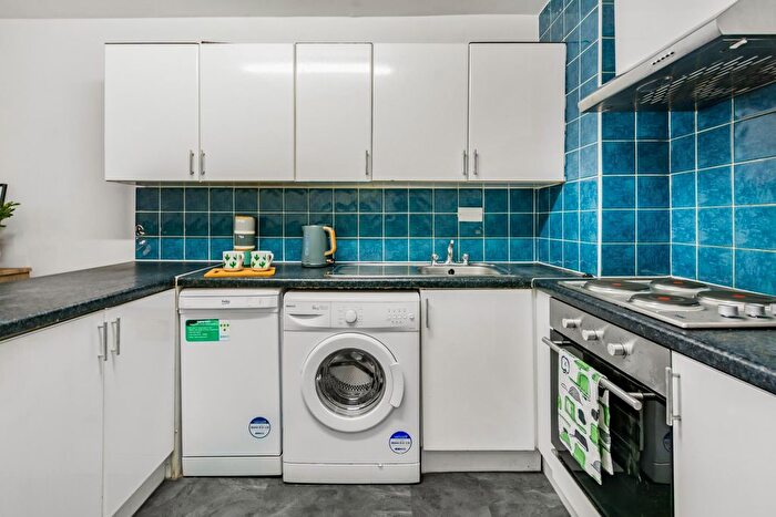 1 Bedroom Flat To Rent In Victoria Terrace, Leeds, LS3