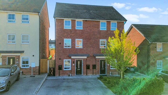 3 Bedroom Town House For Sale In Stratford Drive, Prescot, L34