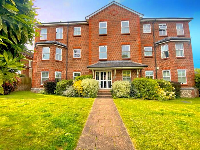 2 Bedroom Apartment To Rent In Buckland Road, Maidstone, ME16