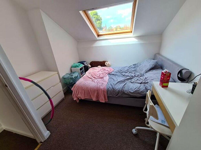 2 Bedroom House To Rent In Kensington Terrace, Leeds, LS6