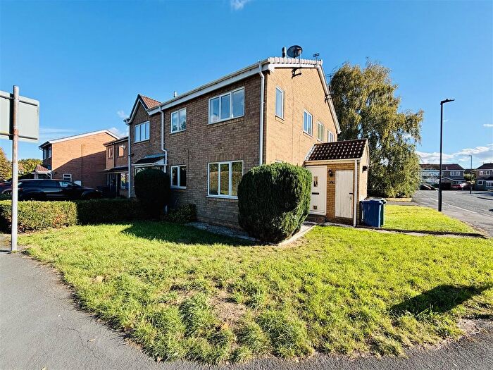 2 Bedroom Maisonette For Sale In Bassett Close, Selby, YO8