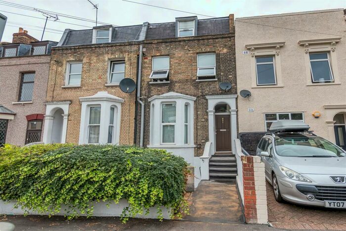1 Bedroom Apartment To Rent In Buxton Road, Stratford, E15