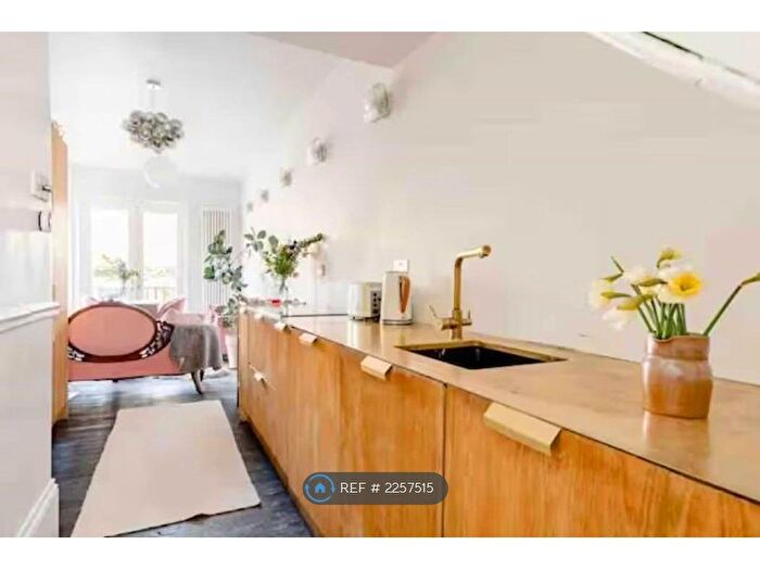 4 Bedroom Terraced House To Rent In Dunlace Road, London, E5