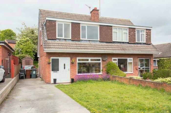 3 Bedroom Property To Rent In Highwood Avenue, Leeds, LS17