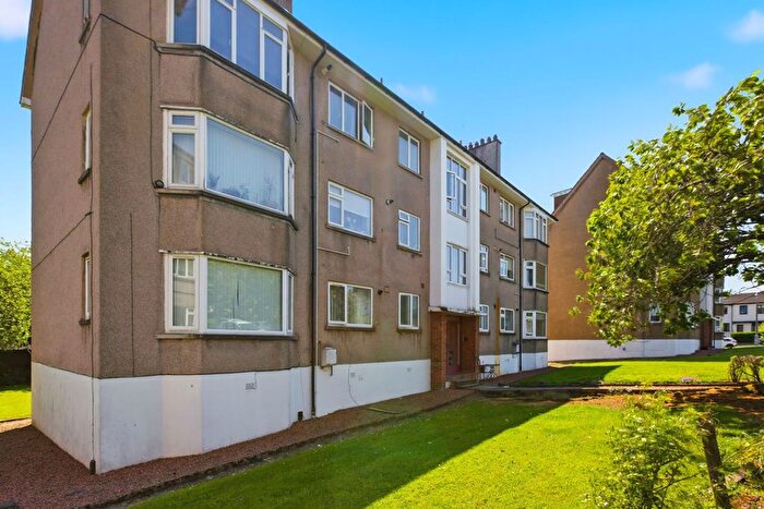 2 Bedroom Flat For Sale In Orchard Court, Thornliebank, G46