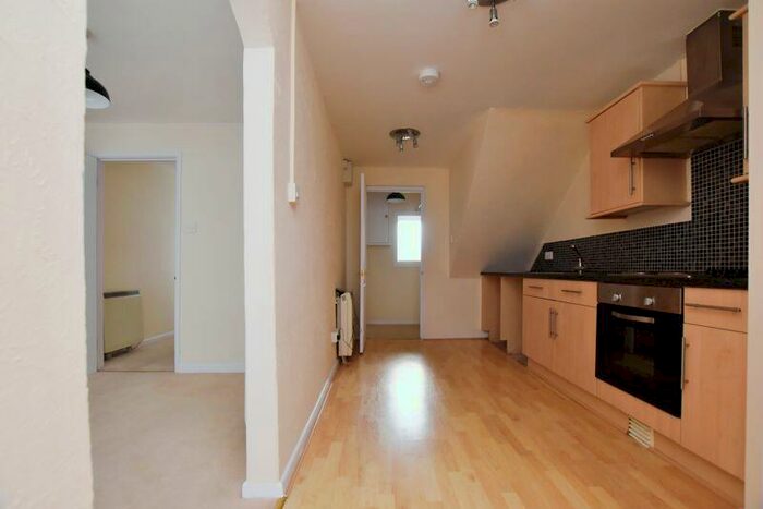 1 Bedroom Flat To Rent In Hollows Close, Salisbury, SP2