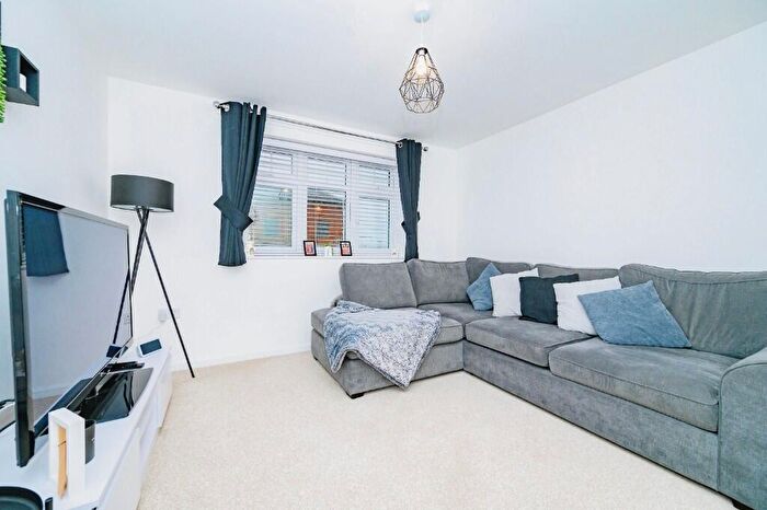 2 Bedroom Flat For Sale In Cornflower Drive, LU5