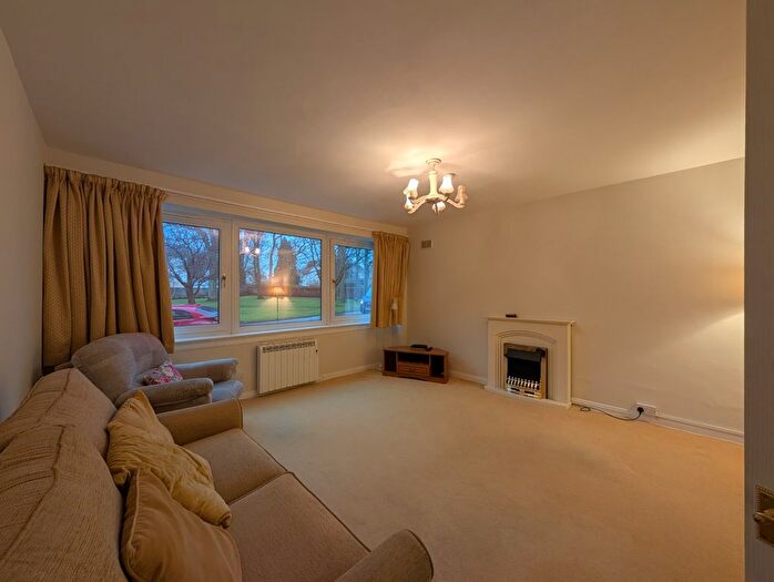 2 Bedroom Flat To Rent In Barnton Court, Edinburgh, Midlothian, EH4