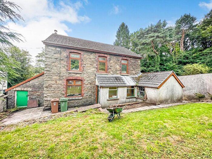 3 Bedroom Detached House For Sale In Kings Hill, Hengoed, CF82