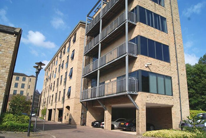 2 Bedroom Apartment To Rent In Commercial Street, Huddersfield, HD1