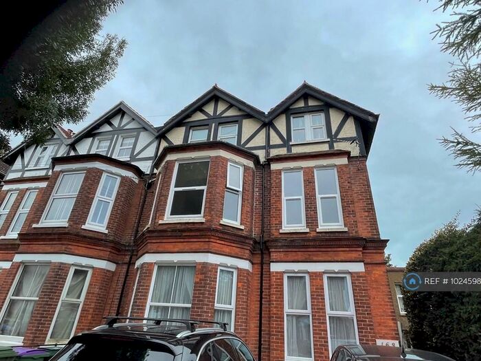 3 Bedroom Flat To Rent In Cheriton Road, Folkestone, CT19