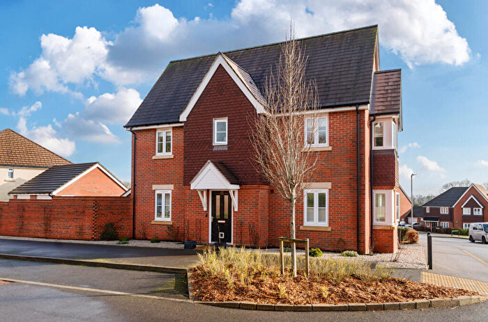 4 Bedroom Detached House For Sale In Rowden Way, Alton, Hampshire, GU34