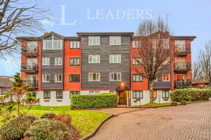 2 Bedroom Apartment To Rent In Great Heathmead, Haywards Heath, RH16