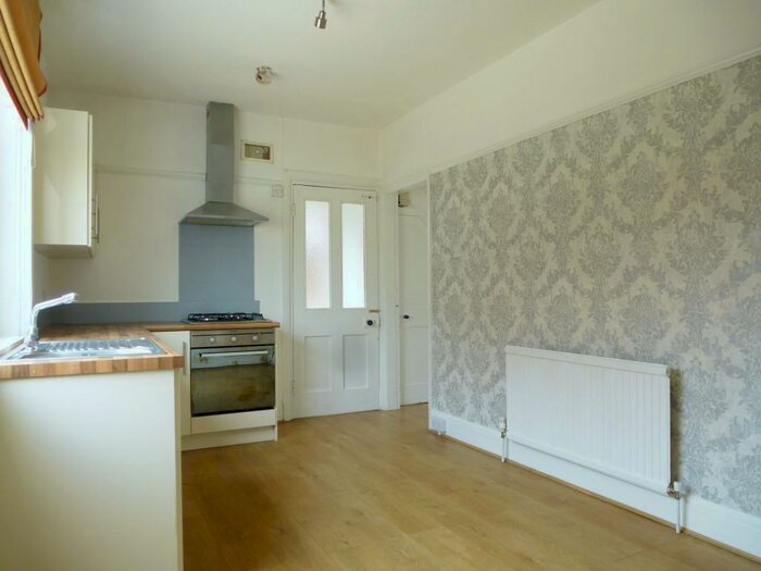 3 Bedroom Semi-Detached House To Rent In Hall Flat Lane, Balby, Doncaster, DN4