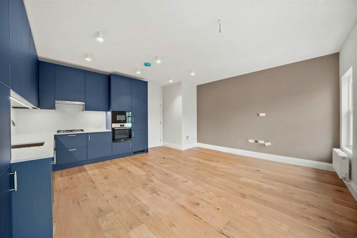 3 Bedroom Flat To Rent In Fernhead Road, London, W9