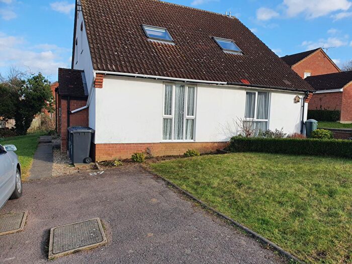 1 Bedroom Link Detached House To Rent In Hillcrest, Bar Hill, CB23