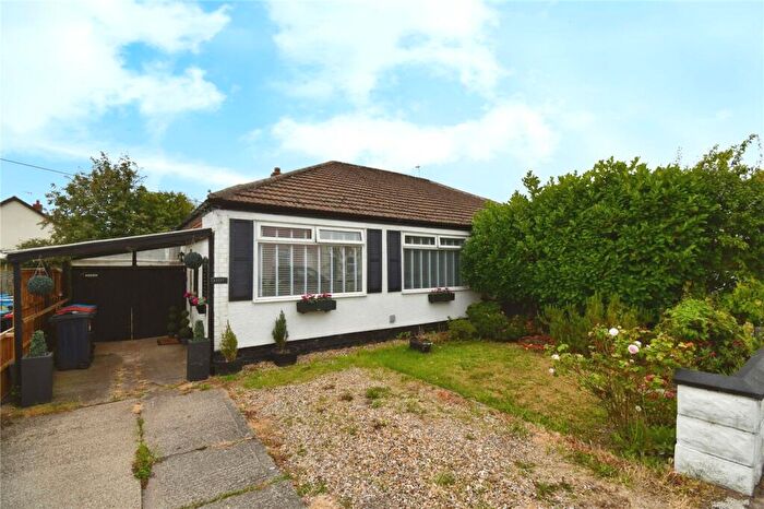 2 Bedroom Bungalow For Sale In New Street, Little Neston, Neston, CH64