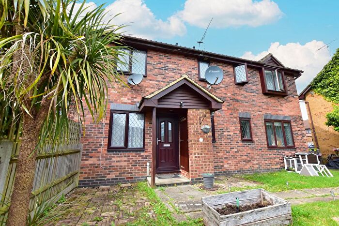 1 Bedroom Terraced House For Sale In Aspen Park Drive, Watford, WD25
