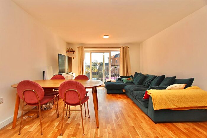 2 Bedroom Flat To Rent In Flanders House, Defoe Road, N16