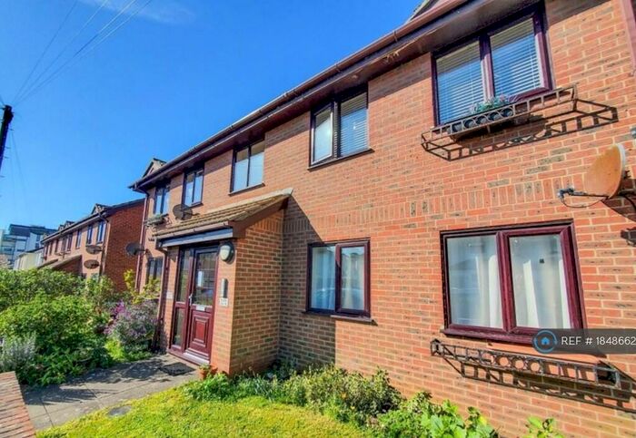 1 Bedroom Flat To Rent In Victoria Road, Hythe, CT21