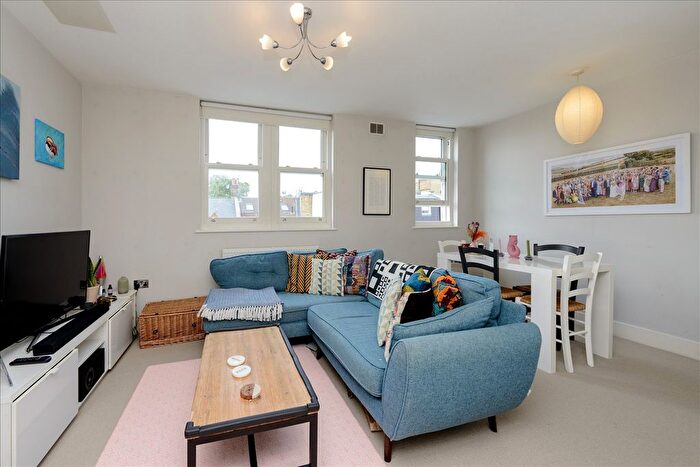2 Bedroom Flat For Sale In Devonport Road, Shepherd's Bush, W12