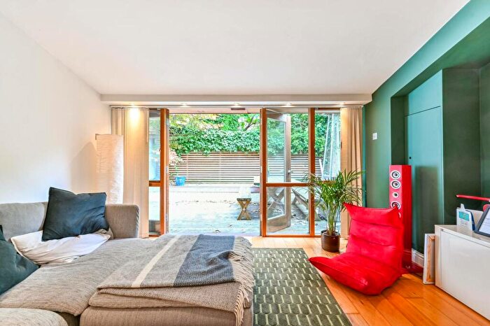 1 Bedroom Flat To Rent In Blackstock Road, Finsbury Park, London, N4